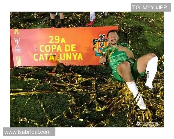 脖子受伤的足球明星如何克服伤痛重返赛场的励志故事